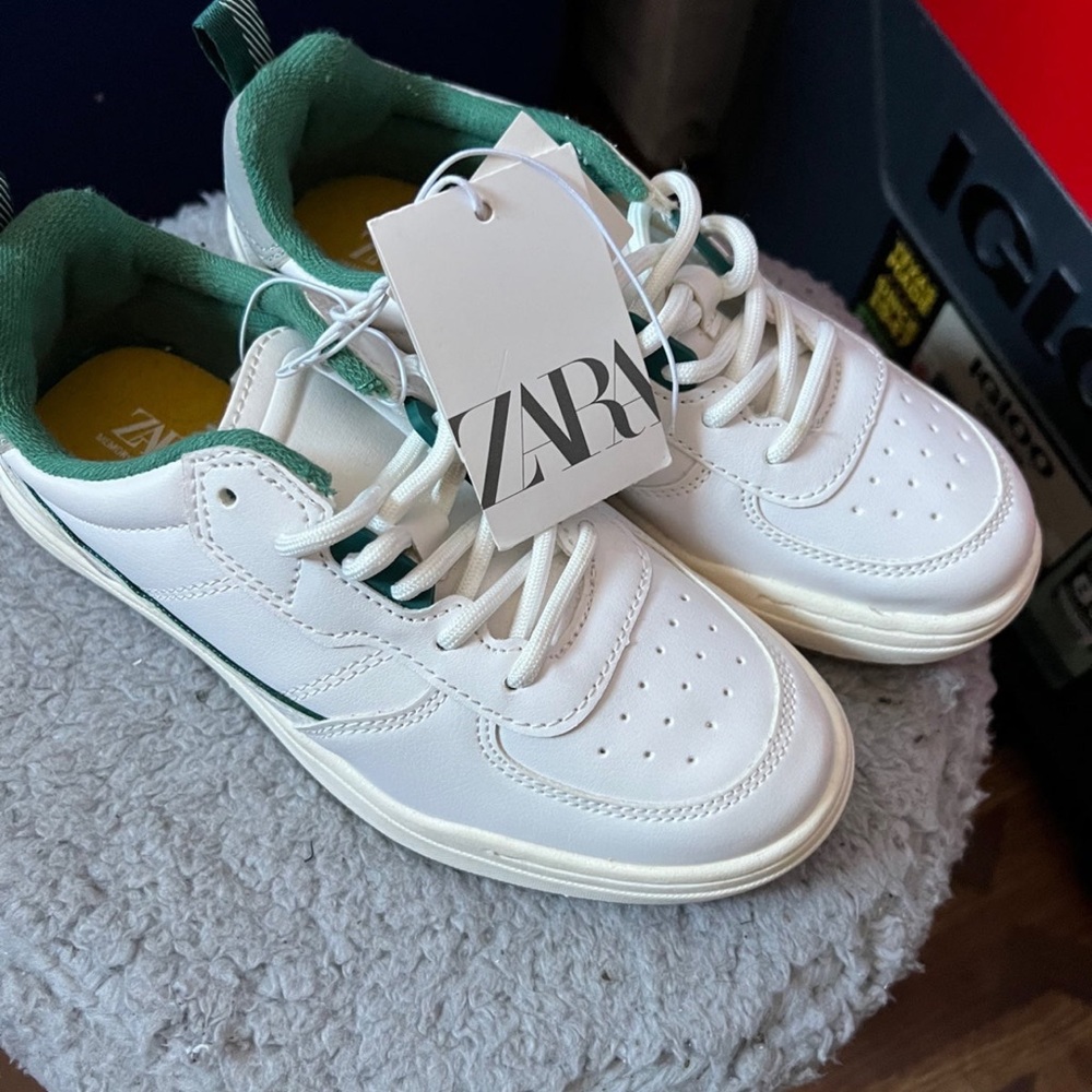 Zara boys sneakers size 33